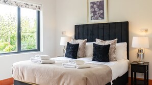 Romantic Studio, Ensuite, Garden View | 1 bedroom - Quarry View Studio (Shrewsbury)