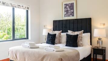 Romantic Studio, Ensuite, Garden View | 1 bedroom