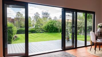 Studio Romantis, ensuite, pemandangan kebun | Lounge