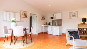 Romantic Studio, Ensuite, Garden View | Restaurant - Quarry View Studio (Shrewsbury)