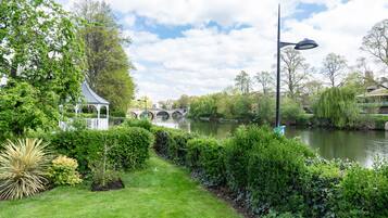 Studio Romantis, ensuite, pemandangan kebun | Taman