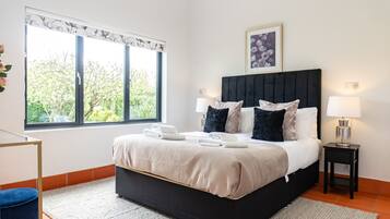 Studio Romantis, ensuite, pemandangan kebun | 1 kamar tidur