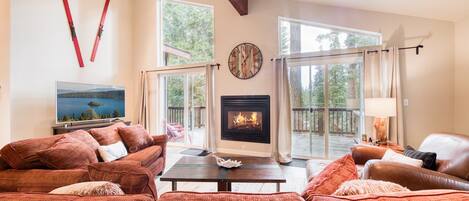 Télévision, cheminée, table de tennis de table