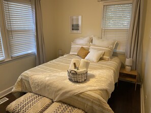 2 bedrooms, iron/ironing board, free WiFi, bed sheets