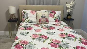 2 bedrooms, desk, iron/ironing board, travel crib