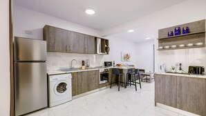 Refrigerador, microondas, horno y tostadora