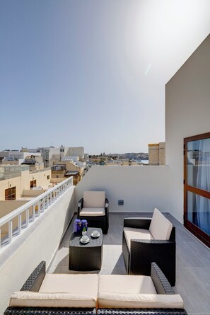 Terrace/patio - Stylish 2BR Penthouse Walk to the Promenade (Gzira)