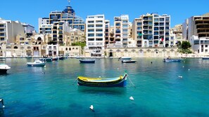 Marina - Stylish 2BR Penthouse Walk to the Promenade (Gzira)
