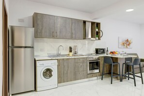 Refrigerador, microondas, horno y tostadora
