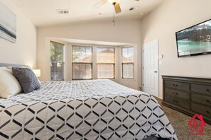 4 bedrooms, iron/ironing board, WiFi, bed sheets - Ventana Views - An Irvie Home (Albuquerque)