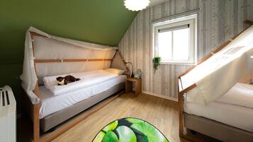 2 bedrooms, free internet, bed sheets