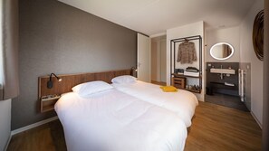 10 bedrooms, Internet, bed sheets