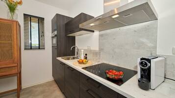 Fridge, microwave, oven, dishwasher