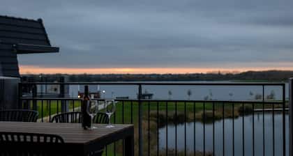 Panorama Lake View Apartment 2p