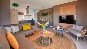 TV - Panorama Lake View Apartment 6p (Thorn)