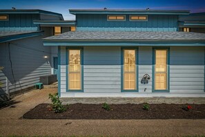 Exterior - Salty Kisses! Unit 1403-One Block from the Beach/Port Aransas/Island Dunes Condo (Port Aransas)