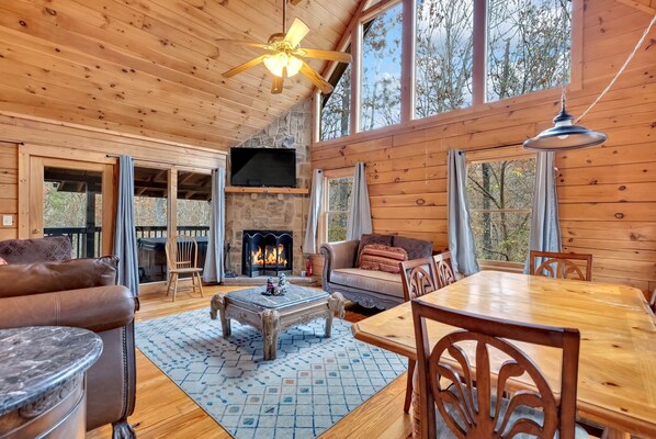 Interior - Peace + Quiet! 3/3; 1 acre; 15 min to downtown PF! (Pittman Center)