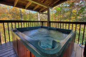 Outdoor spa tub - Peace + Quiet! 3/3; 1 acre; 15 min to downtown PF! (Pittman Center)