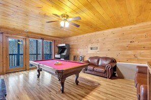 Games room - Quiet 3/3 on 1 Acre | 15 Min to Downtown PF (Pittman Center)