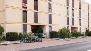 A multi-story building with a beige facade, several windows with shutters, and a gated entrance. - Ombeline - Apt proche mer avec balcon (Saint-Cyprien)