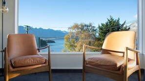 Interior - Ruru Retreat, Hot Tub, BBQ, Parking, Fireplace (Queenstown)