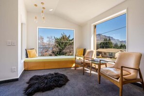 Interior - Ruru Retreat, Hot Tub, BBQ, Parking, Fireplace (Queenstown)