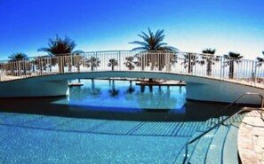 Innenpool, Außenpool