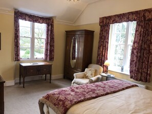 5 bedrooms, iron/ironing board, travel cot, free WiFi - 5 bed 5 en-suite Holiday Cottage central location Grasmere  (Grasmere)
