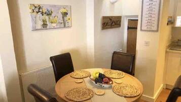 Cottage | Dining