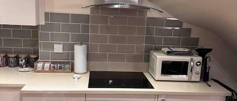 Casa de campo | Cocina privada | Frigorífico, microondas, horno y placa de cocina