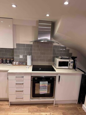 Cottage | Cuisine privée | Réfrigérateur, micro-ondes, four, plaque de cuisson