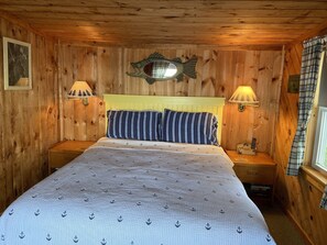 1 bedroom, free WiFi, bed sheets - Charming Camp on Water's Edge---Canoe, Loons, Turkeys, Fish and an Eagle (Belmont)