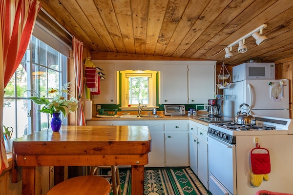 Full kitchen
