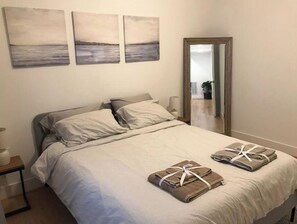 2 bedrooms, iron/ironing board, travel cot, free WiFi