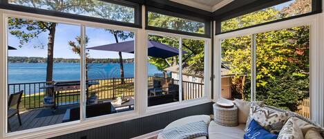 Télévision, baby-foot, espaces bureaux