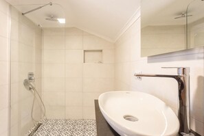 Shower, hair dryer, towels - Villa Deniz Paradise (Dalyan)