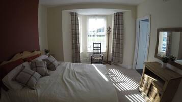 Nhà, nhiều giường | 5 phòng ngủ, bàn ủi/dụng cụ ủi quần áo