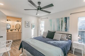 3 bedrooms, desk, iron/ironing board, free WiFi