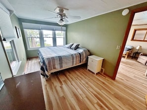 3 bedrooms, free WiFi, bed sheets, wheelchair access