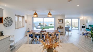 Cottage | Dining