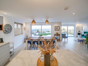 Cottage | Dining