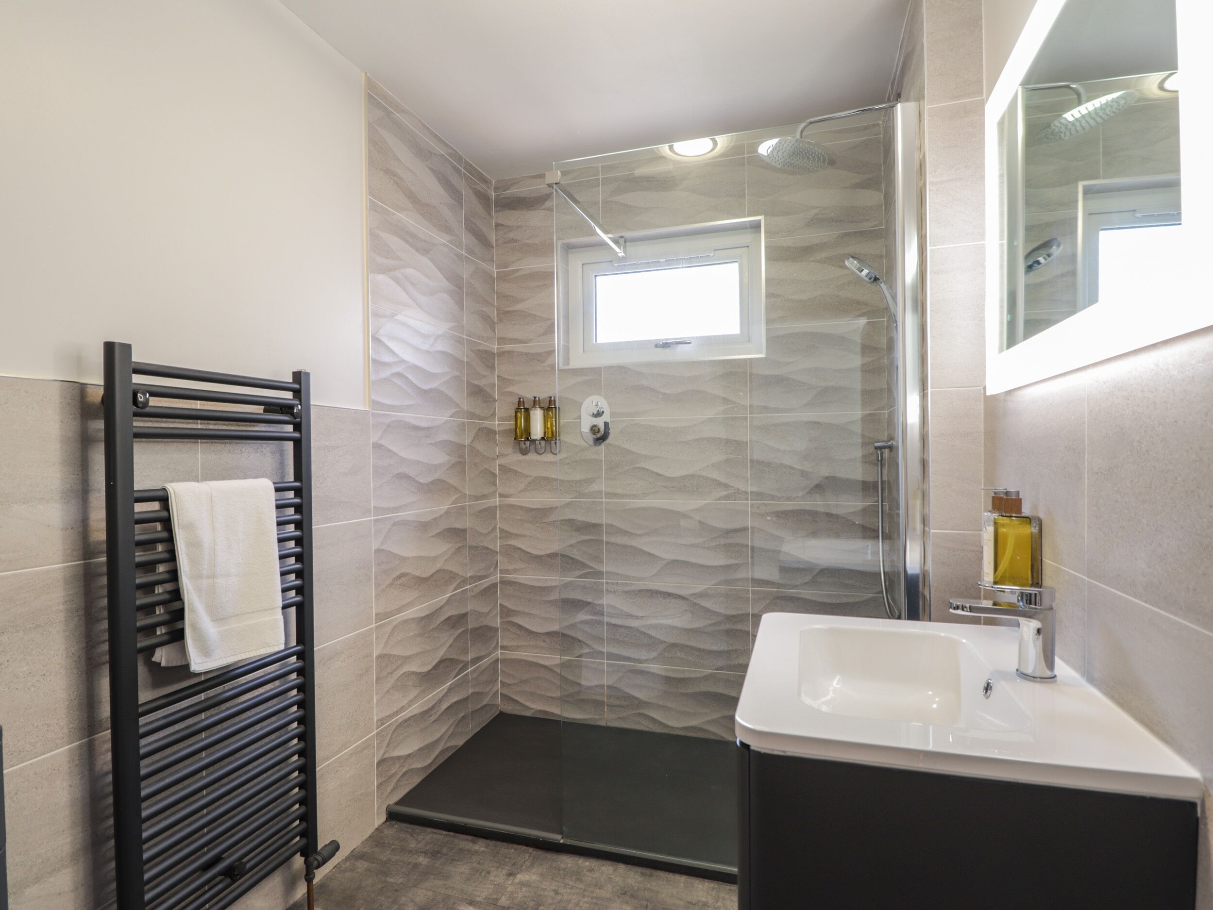 Cottage | Bathroom | Shower