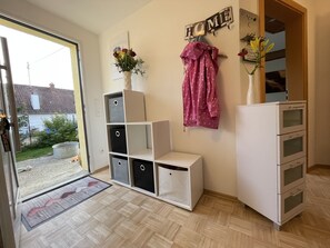 Apartment, Private Bathroom, Garden View | Lobby - Ferienwohnung Toja (Aletshausen)