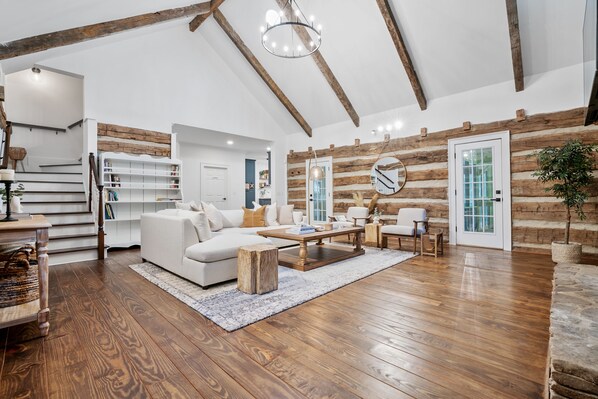 Smart TV, fireplace, books, offices