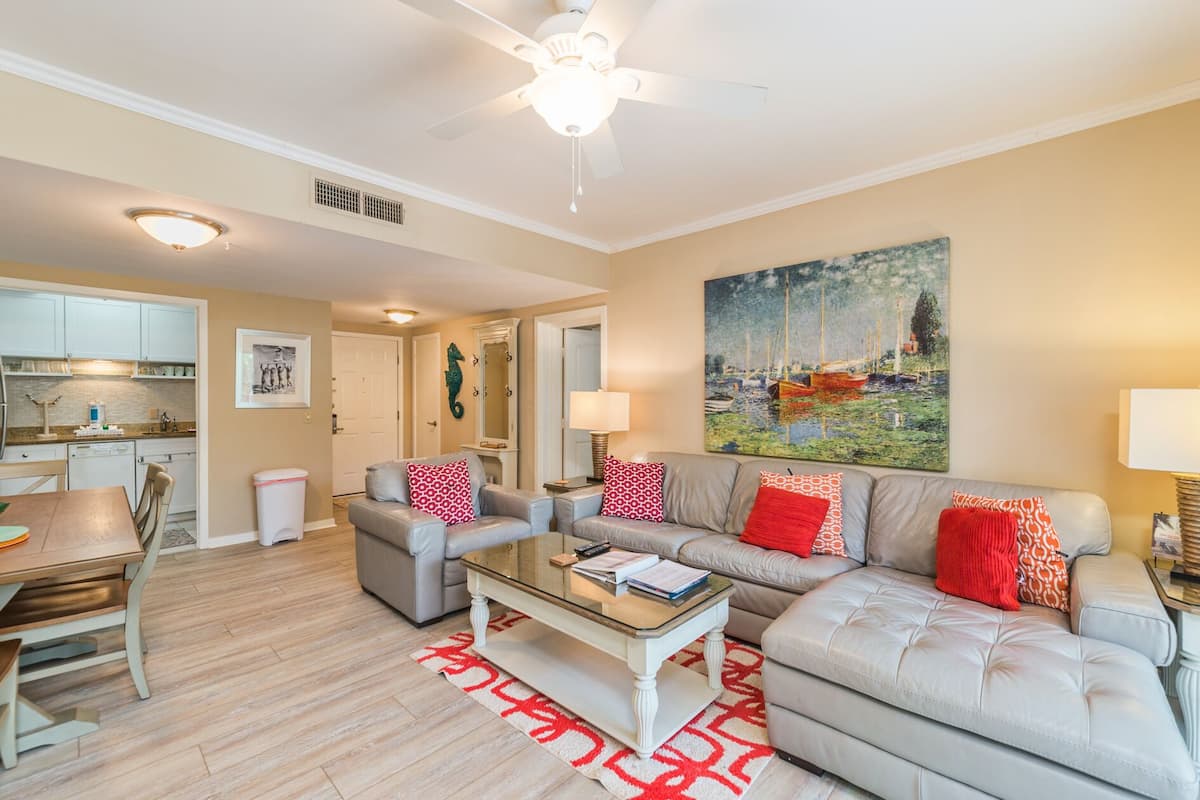Condo (2 Bedrooms) | Front of property