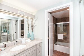 Condo (2 Bedrooms) | Property amenity