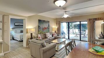 Condo (2 Bedrooms) | Property amenity