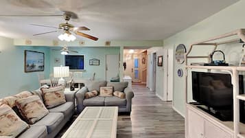 Condo (3 Bedrooms) | Front of property