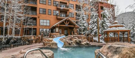 Condo superior, 2 habitaciones, balcón, vista a la montaña (Springs 8876) | Exterior