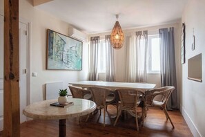 Dining - Welcoming & Spacious Flat| Family-Friendly Spot (Lisboa)